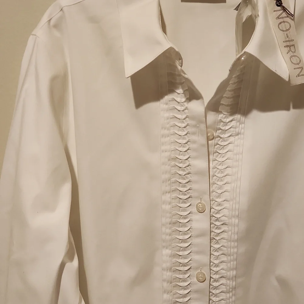 ❤️ NWT! CHICOS NO IRON BUTTON DOWN STRETCH COTTON POPLIN SHIRT, 8 -10 - Picture 2 of 8